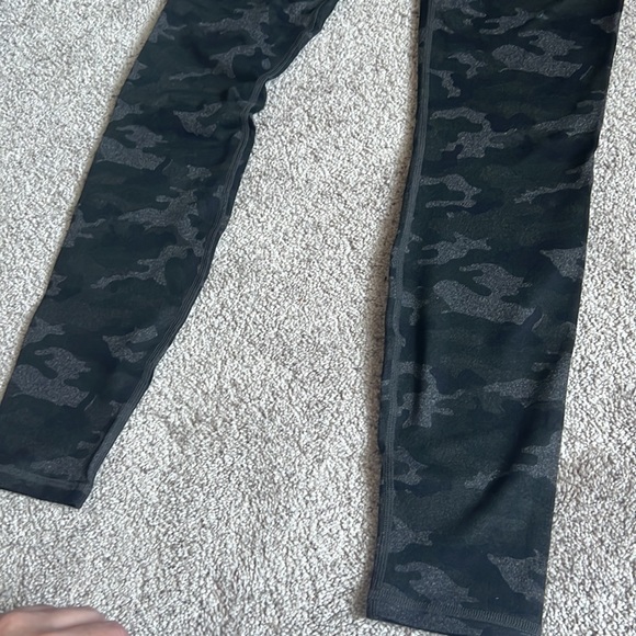 Women’s Powerhold Fabletics Leggings - Small - Picture 4 of 4